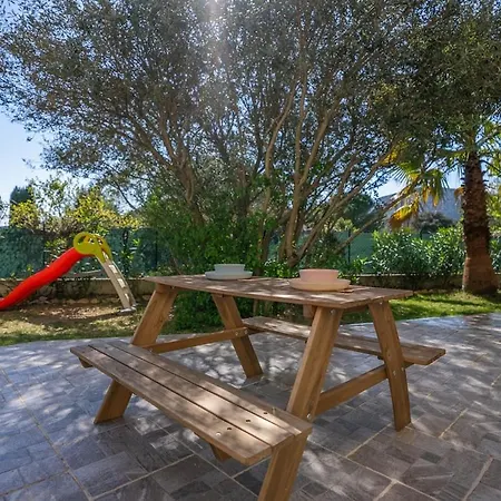 Air-conditioned House With Garden And Heated Pool Villa