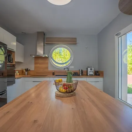 Air-conditioned House With Garden And Heated Pool