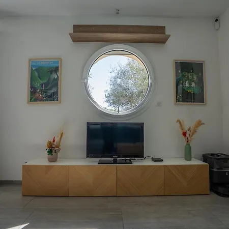 Villa Air-conditioned House With Garden And Heated Pool