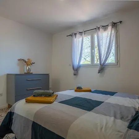 Air-conditioned House With Garden And Heated Pool *