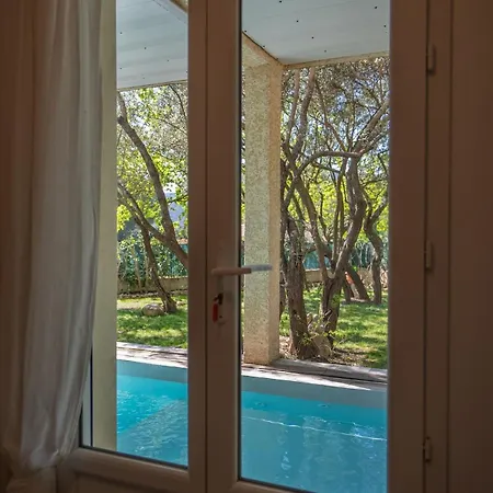 Air-conditioned House With Garden And Heated Pool *