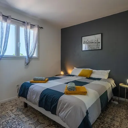 Air-conditioned House With Garden And Heated Pool Villa *
